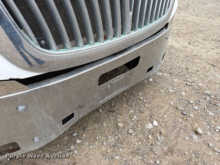 image for item DT3069 2011 International LF627 semi truck
