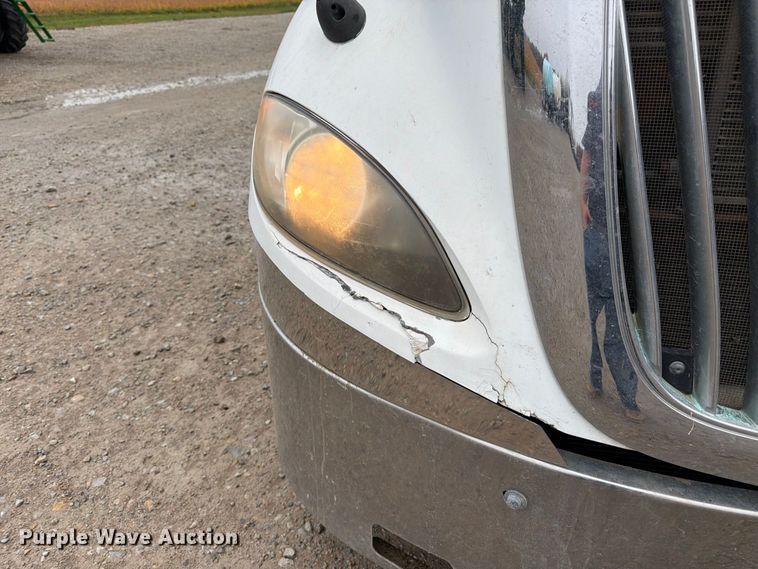 image for item DT3069 2011 International LF627 semi truck