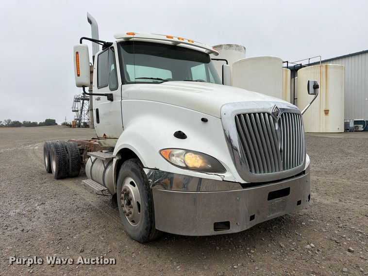 image for item DT3069 2011 International LF627 semi truck