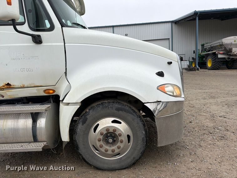 image for item DT3069 2011 International LF627 semi truck