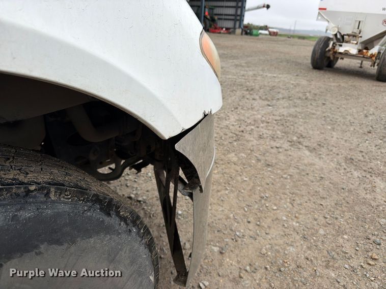 image for item DT3069 2011 International LF627 semi truck