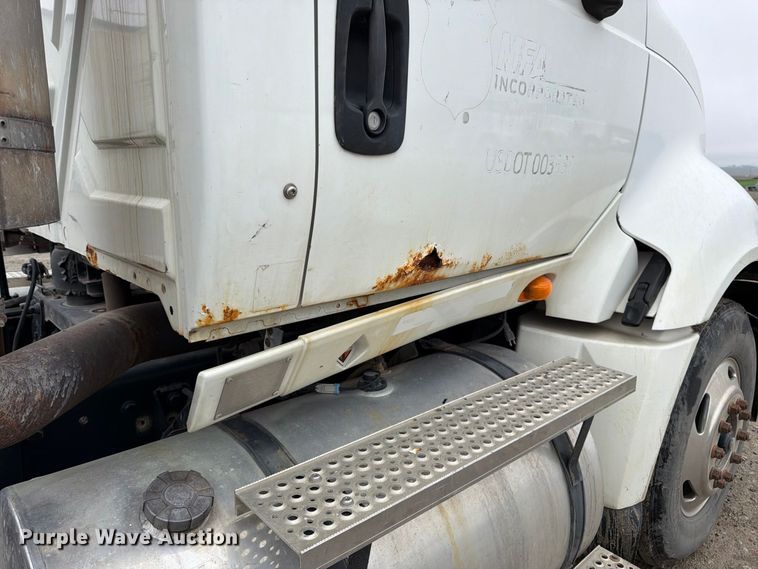 image for item DT3069 2011 International LF627 semi truck
