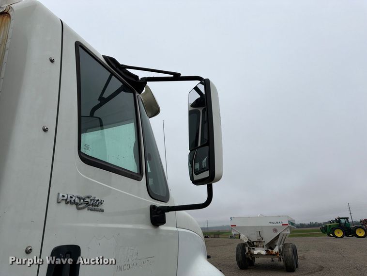 image for item DT3069 2011 International LF627 semi truck