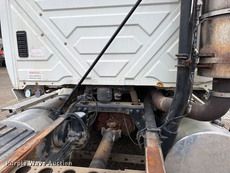 image for item DT3069 2011 International LF627 semi truck