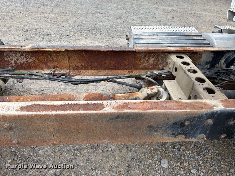 image for item DT3069 2011 International LF627 semi truck