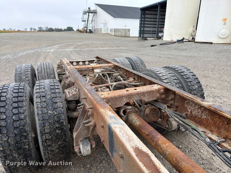 image for item DT3069 2011 International LF627 semi truck