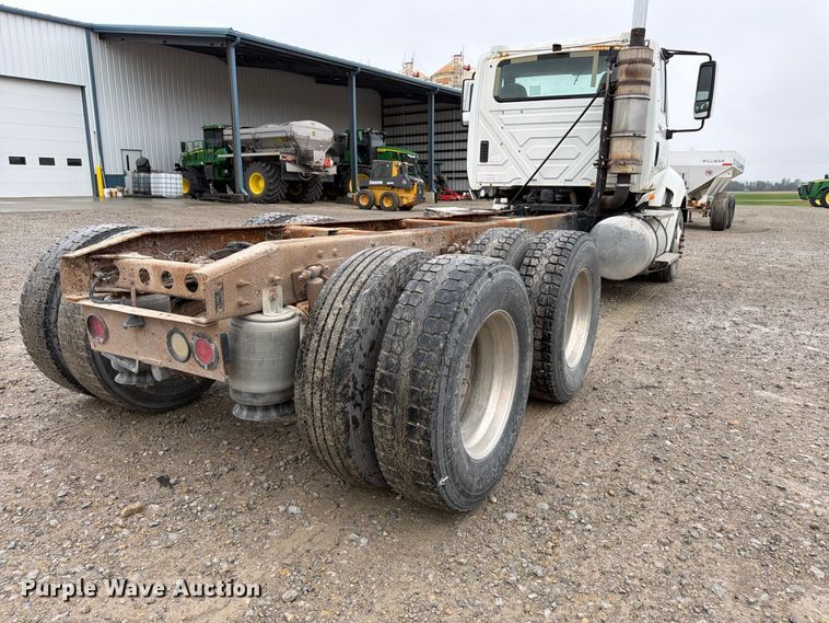 image for item DT3069 2011 International LF627 semi truck