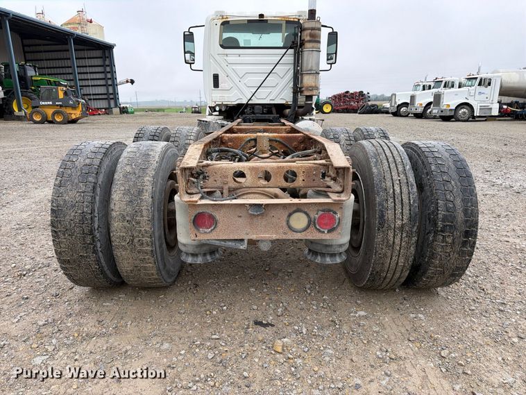 image for item DT3069 2011 International LF627 semi truck