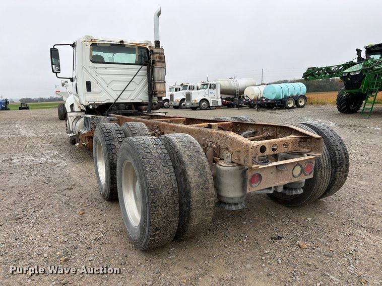 image for item DT3069 2011 International LF627 semi truck