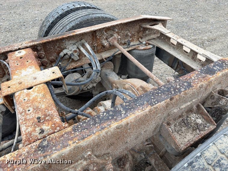 image for item DT3069 2011 International LF627 semi truck