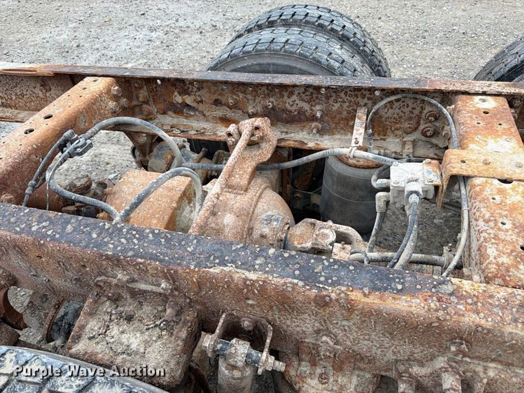 image for item DT3069 2011 International LF627 semi truck