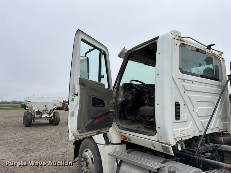 image for item DT3069 2011 International LF627 semi truck