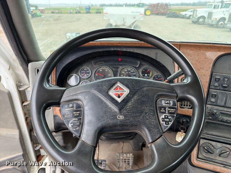image for item DT3069 2011 International LF627 semi truck