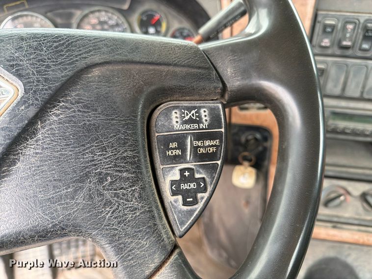 image for item DT3069 2011 International LF627 semi truck