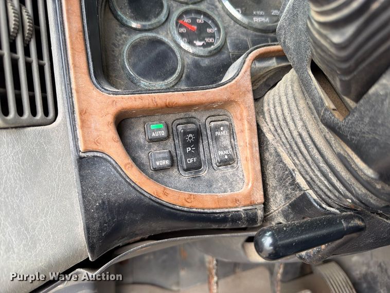 image for item DT3069 2011 International LF627 semi truck