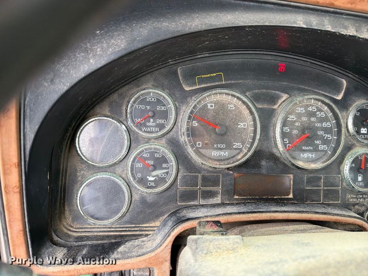 image for item DT3069 2011 International LF627 semi truck