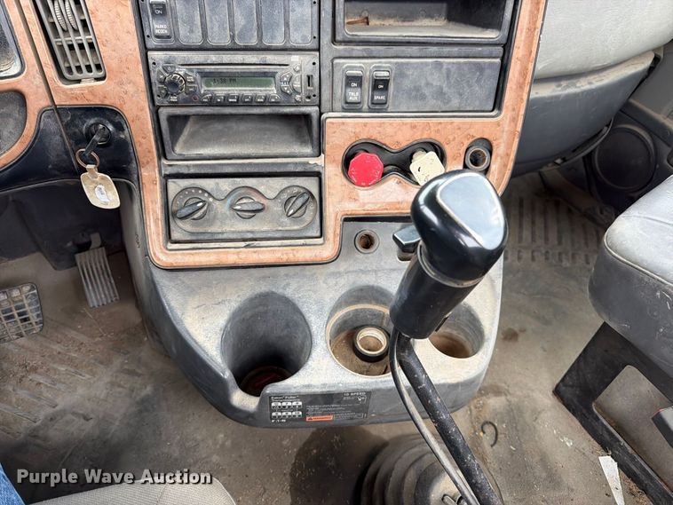image for item DT3069 2011 International LF627 semi truck