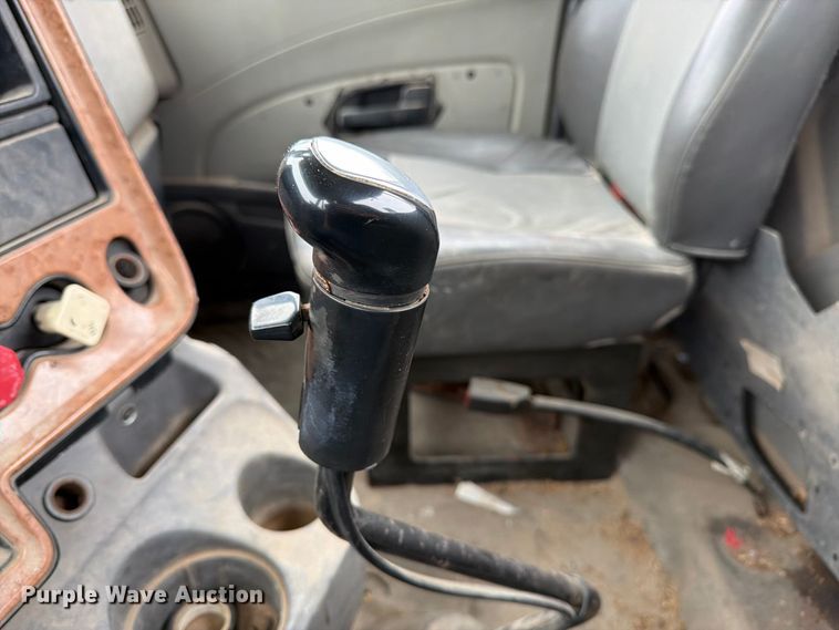 image for item DT3069 2011 International LF627 semi truck