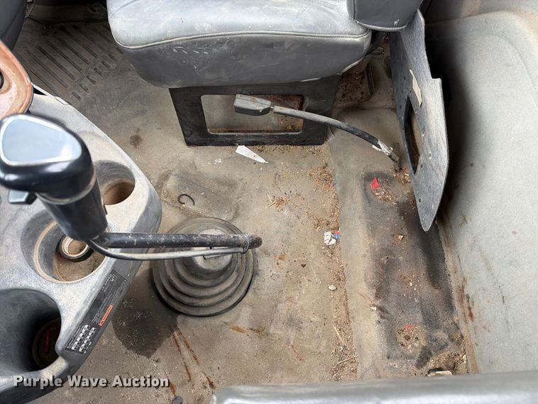 image for item DT3069 2011 International LF627 semi truck