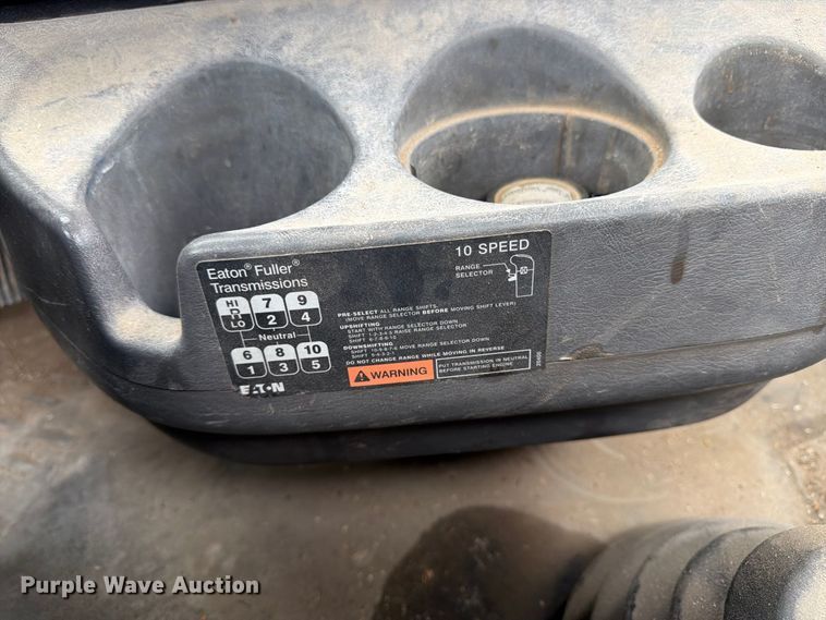 image for item DT3069 2011 International LF627 semi truck