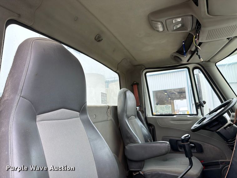 image for item DT3069 2011 International LF627 semi truck