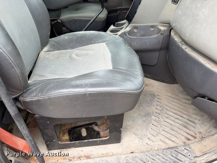 image for item DT3069 2011 International LF627 semi truck