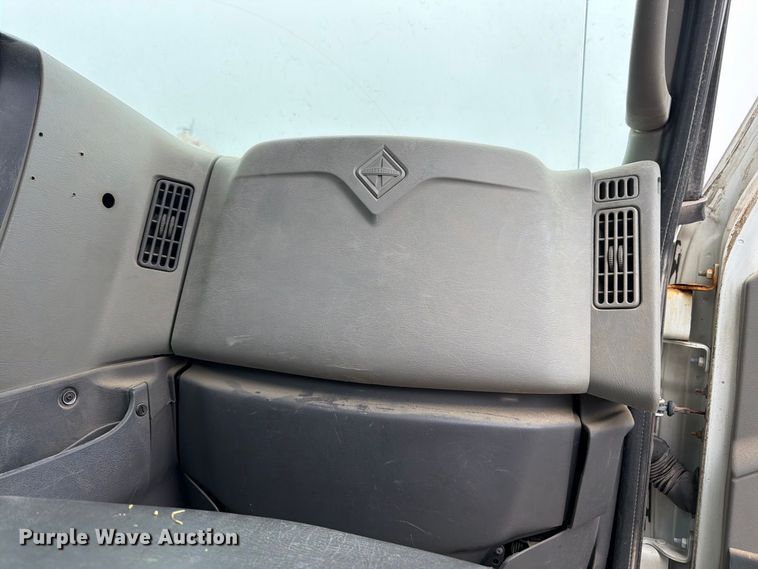 image for item DT3069 2011 International LF627 semi truck