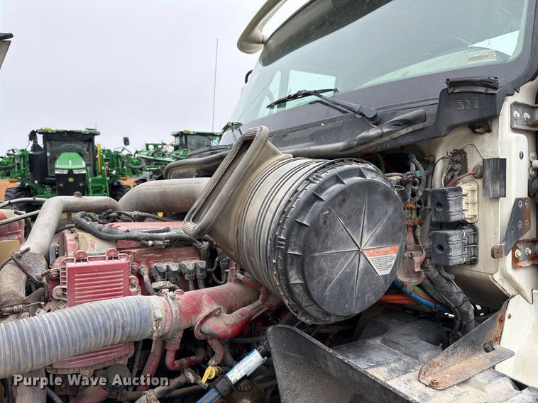 image for item DT3069 2011 International LF627 semi truck