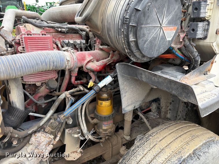 image for item DT3069 2011 International LF627 semi truck