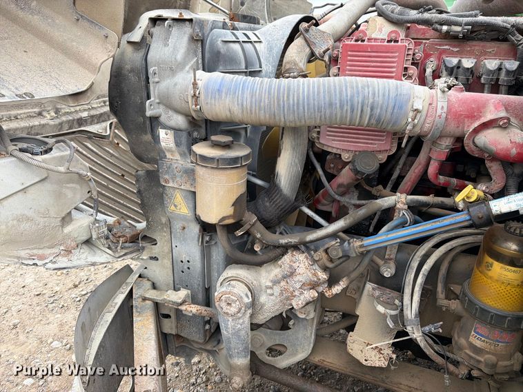 image for item DT3069 2011 International LF627 semi truck