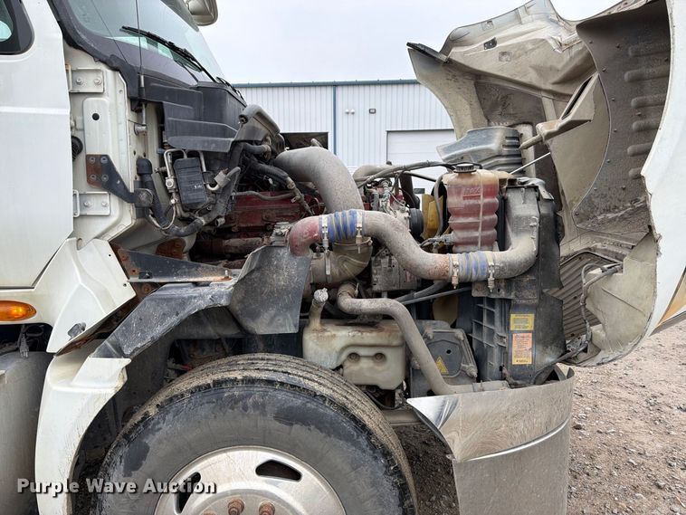 image for item DT3069 2011 International LF627 semi truck