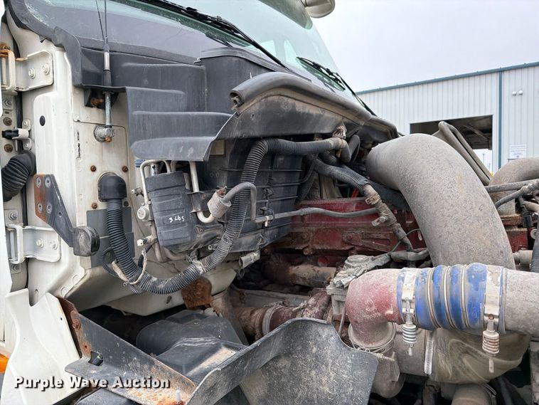 image for item DT3069 2011 International LF627 semi truck