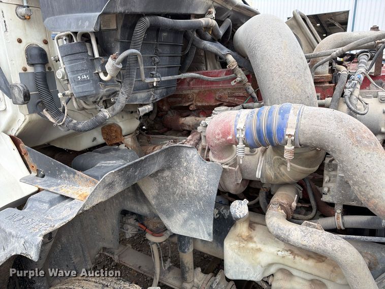 image for item DT3069 2011 International LF627 semi truck