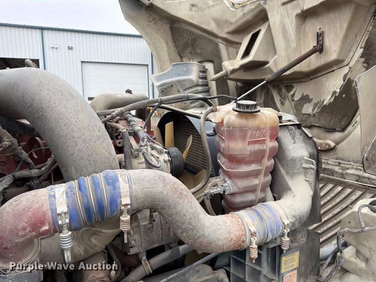 image for item DT3069 2011 International LF627 semi truck