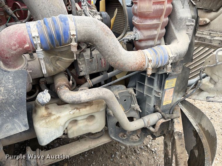 image for item DT3069 2011 International LF627 semi truck