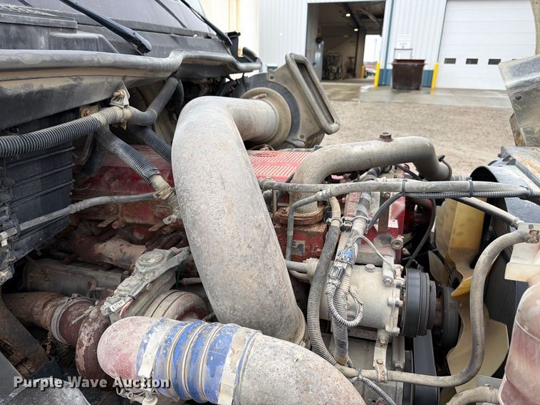 image for item DT3069 2011 International LF627 semi truck