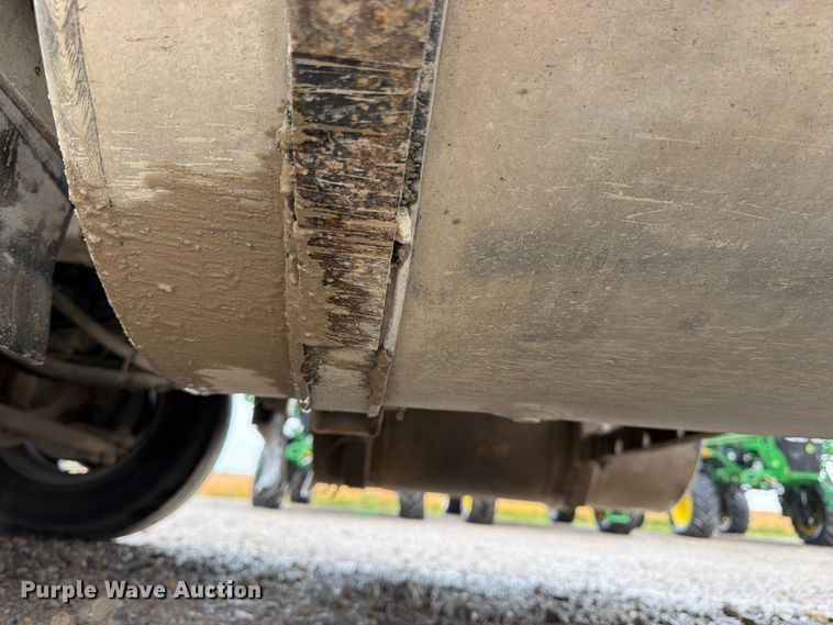 image for item DT3069 2011 International LF627 semi truck