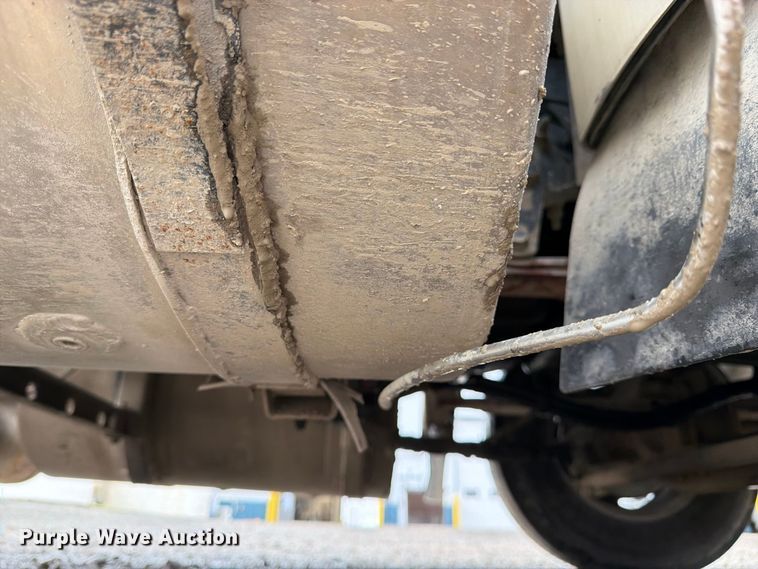 image for item DT3069 2011 International LF627 semi truck