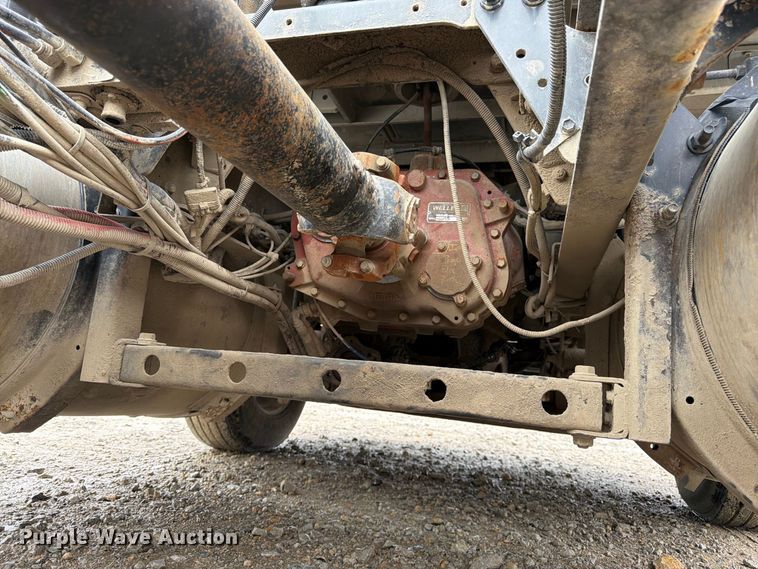 image for item DT3069 2011 International LF627 semi truck