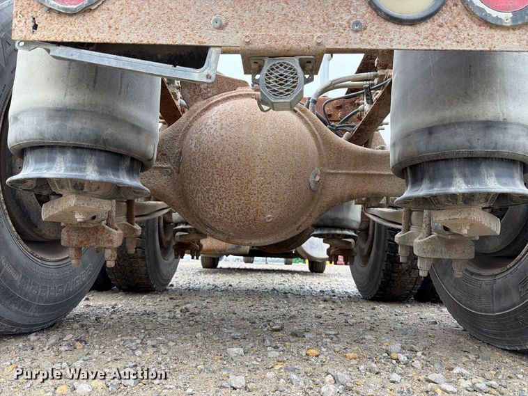 image for item DT3069 2011 International LF627 semi truck