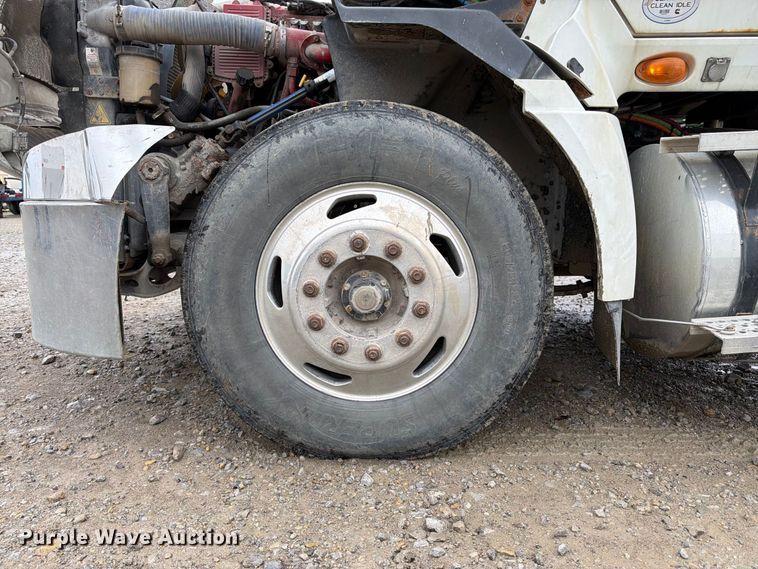 image for item DT3069 2011 International LF627 semi truck