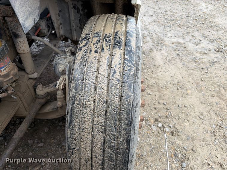 image for item DT3069 2011 International LF627 semi truck