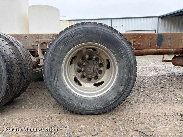 image for item DT3069 2011 International LF627 semi truck