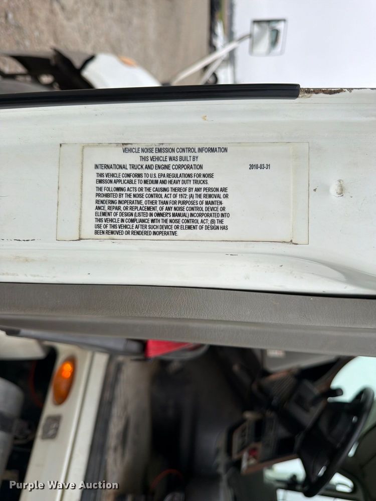 image for item DT3069 2011 International LF627 semi truck