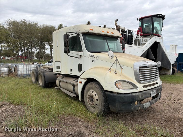 image for item DU1552 2005 Freightliner Columbia semi truck