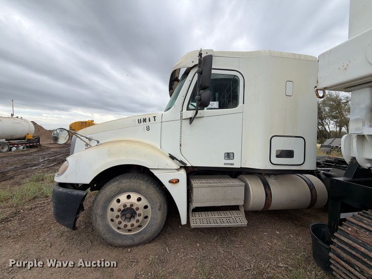 image for item DU1552 2005 Freightliner Columbia semi truck