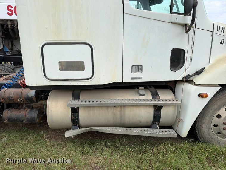 image for item DU1552 2005 Freightliner Columbia semi truck