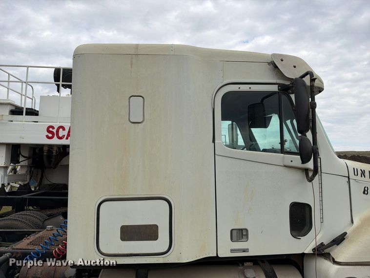 image for item DU1552 2005 Freightliner Columbia semi truck