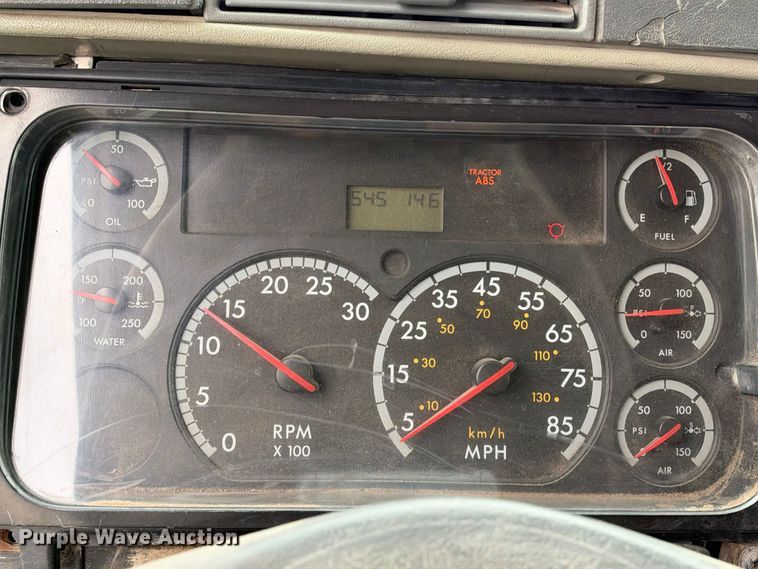 image for item DU1552 2005 Freightliner Columbia semi truck