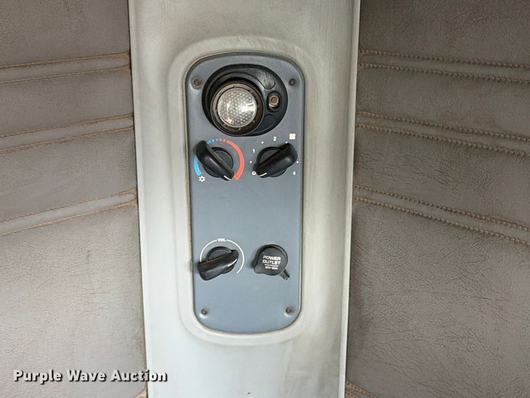 image for item DU1552 2005 Freightliner Columbia semi truck